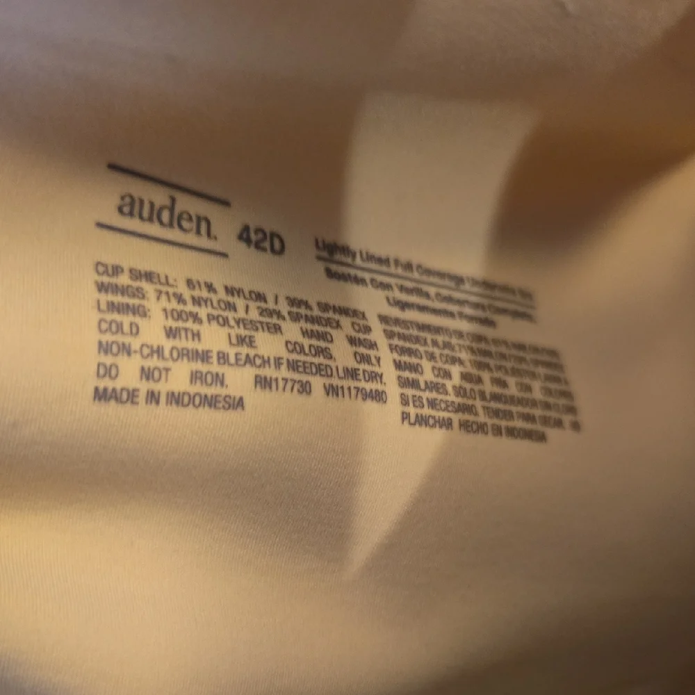 Seamless Nude Bra - Picture 2 of 3